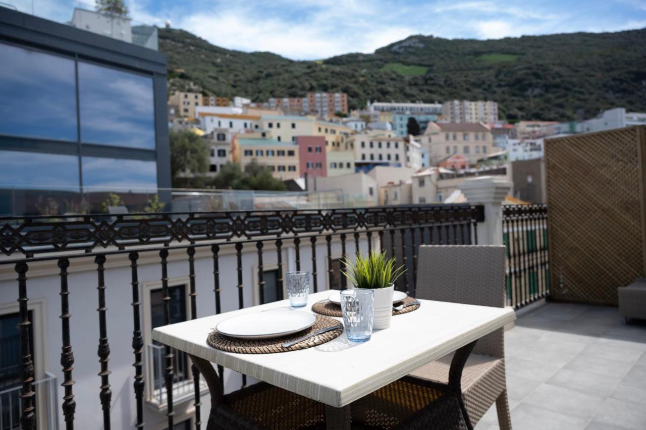 Master Penthouse Double Room Ensuite With Private Terrace - Grand Central House Гібралтар Екстер'єр фото
