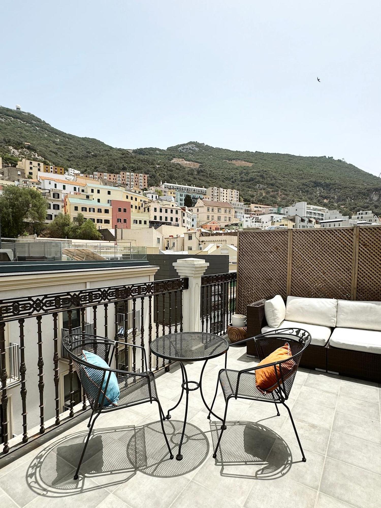 Master Penthouse Double Room Ensuite With Private Terrace - Grand Central House Гібралтар Екстер'єр фото